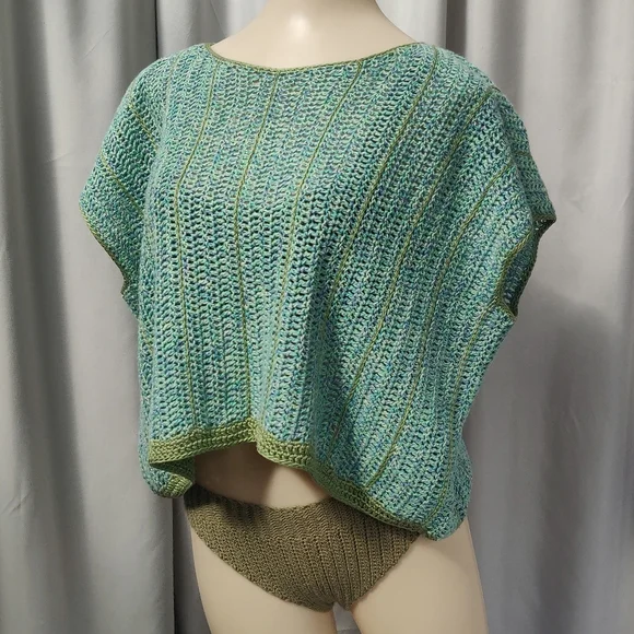 Hand Made Oversized Crop Top - Picture 3 of 6